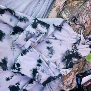 hoddie black an white tie die nothing wrong with it